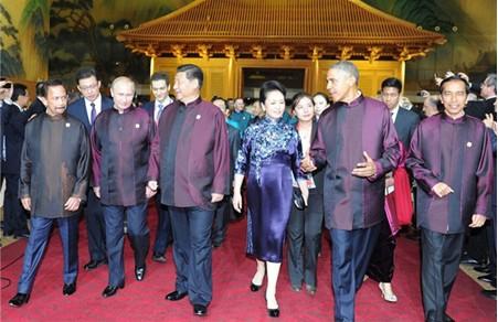 最炫民族風(fēng)：APEC晚宴上的領(lǐng)導(dǎo)人服裝大盤點(diǎn)